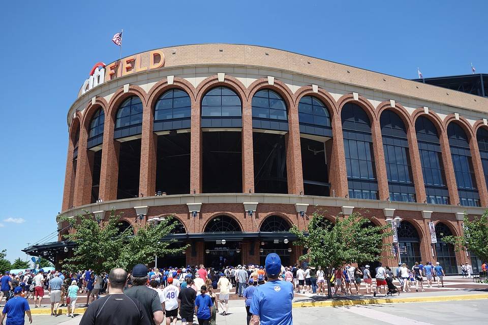 Walking towards Citi Field prior the game between the Mets and the Tigers, at Roosevelt Avenue and 126th Street in Flushing Meadows / Willets Point, Queens